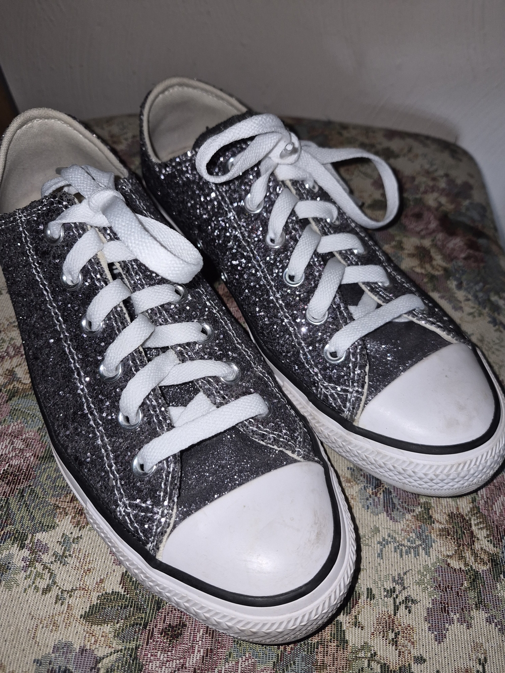 Women's Glitter Low-Top Sneakers in Charcoal Silver